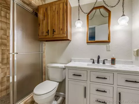 Bath - 415641 E 1094, Eufaula, OK 74426 photo 1 of 3