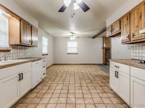 Kitchen - 415641 E 1094, Eufaula, OK 74426 photo 6 of 6