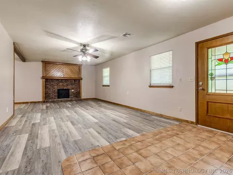 Living - 415641 E 1094, Eufaula, OK 74426 photo 1 of 5