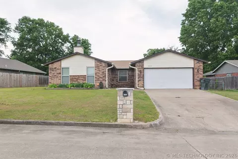 2307 E Fieldstone St, Okmulgee, OK 74447