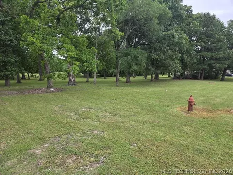 Hawkins Drive, Eufaula, OK 74432