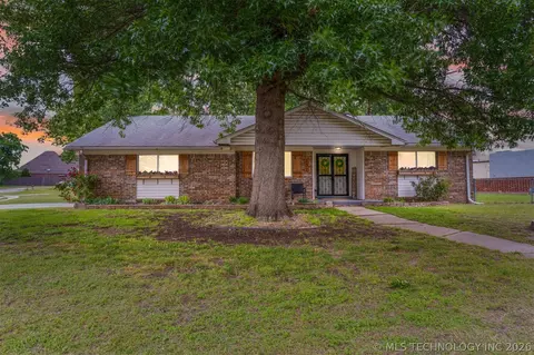 712 W Oakland St, Broken Arrow, OK 74012