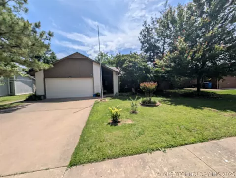 5843 S 94th East Pl, Tulsa, OK 74145