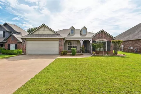 11015 S Lawrence St, Jenks, OK 74037