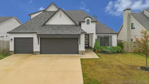 528 E 126th St S, Jenks, OK 74037