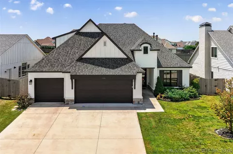 528 E 126th St S, Jenks, OK 74037