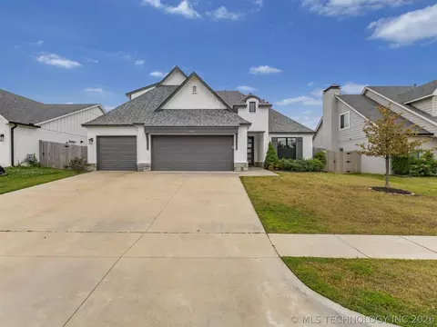528 E 126th St S, Jenks, OK 74037