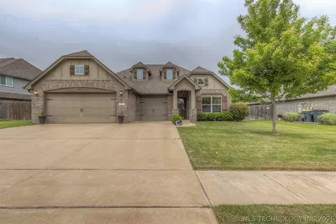 1913 E 132nd St S, Bixby, OK 74008