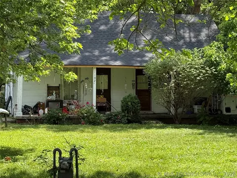 1102 SE 12th St, Wagoner, OK 74467