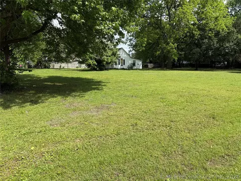 1102 SE 12th St, Wagoner, OK 74467 photo 3