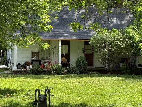 1102 SE 12th St, Wagoner, OK 74467 photo 2