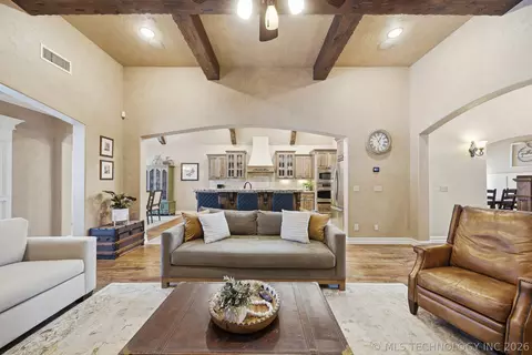 Living - 3121 E 146th Pl S, Bixby, OK 74008 photo 4 of 7