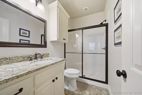 Bath - 3121 E 146th Pl S, Bixby, OK 74008 photo 5 of 7