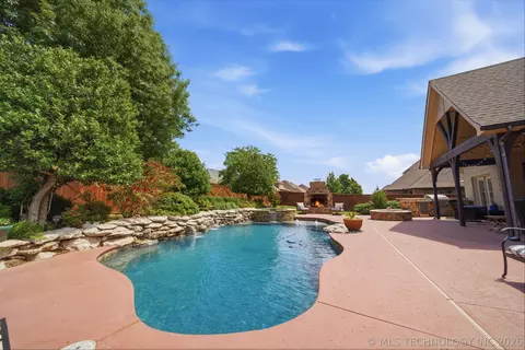 Exterior - 3121 E 146th Pl S, Bixby, OK 74008 photo 10 of 15