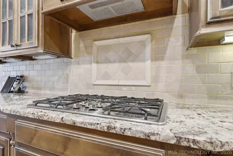 Kitchen - 3121 E 146th Pl S, Bixby, OK 74008 photo 3 of 5