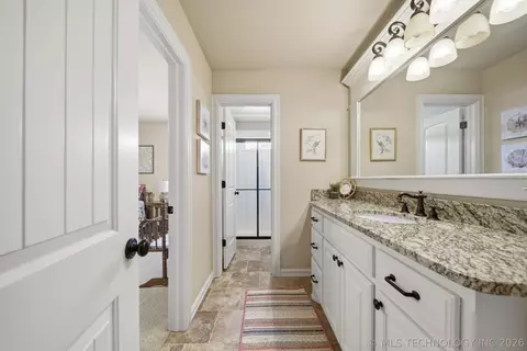 Bath - 3121 E 146th Pl S, Bixby, OK 74008 photo 6 of 7