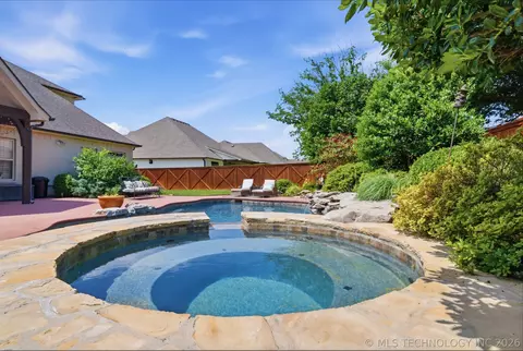 Exterior - 3121 E 146th Pl S, Bixby, OK 74008 photo 7 of 15