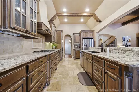 Kitchen - 3121 E 146th Pl S, Bixby, OK 74008 photo 5 of 5