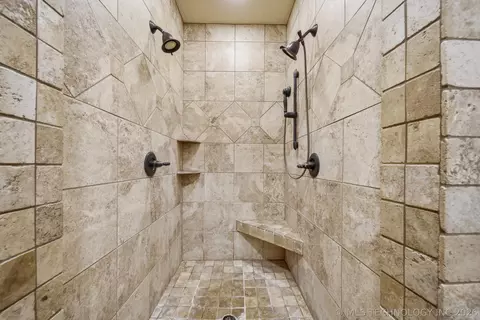 Bath - 3121 E 146th Pl S, Bixby, OK 74008 photo 4 of 7