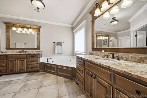Bath - 3121 E 146th Pl S, Bixby, OK 74008 photo 3 of 7