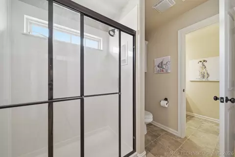 Bath - 3121 E 146th Pl S, Bixby, OK 74008 photo 7 of 7