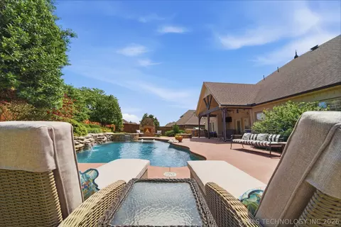 Exterior - 3121 E 146th Pl S, Bixby, OK 74008 photo 9 of 15