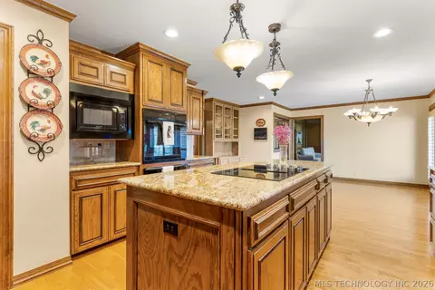 Kitchen - 23075 E 87th St, Broken Arrow, OK 74014 photo 6 of 9