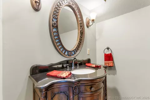 Bath - 23075 E 87th St, Broken Arrow, OK 74014 photo 6 of 7