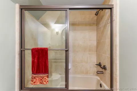 Bath - 23075 E 87th St, Broken Arrow, OK 74014 photo 7 of 7