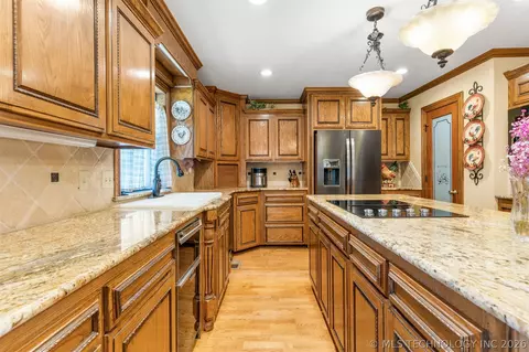Kitchen - 23075 E 87th St, Broken Arrow, OK 74014 photo 5 of 9