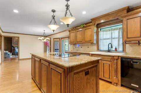 Kitchen - 23075 E 87th St, Broken Arrow, OK 74014 photo 7 of 9