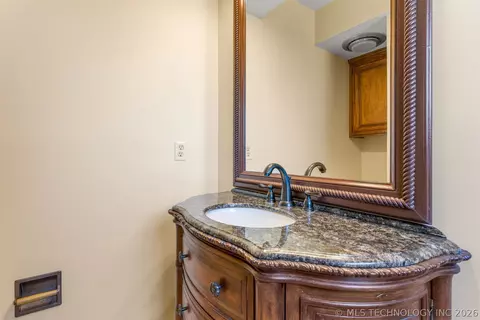 Bath - 23075 E 87th St, Broken Arrow, OK 74014 photo 4 of 7