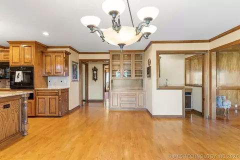 Dining - 23075 E 87th St, Broken Arrow, OK 74014 photo 2 of 5