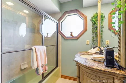 Bath - 23075 E 87th St, Broken Arrow, OK 74014 photo 1 of 7