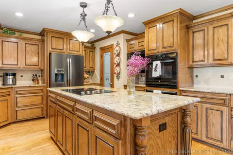 Kitchen - 23075 E 87th St, Broken Arrow, OK 74014 photo 3 of 9