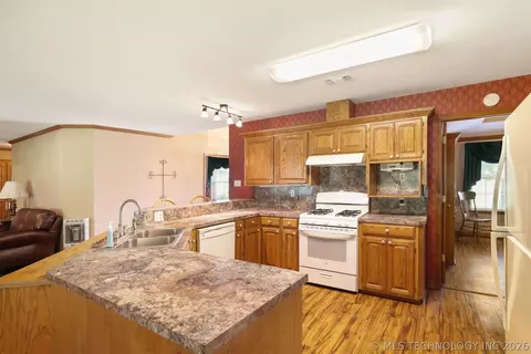 Kitchen - 5181 State Road 70 E, Durant, OK 74701 photo 3 of 3