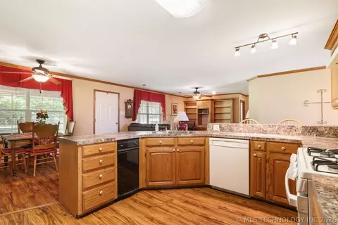 Kitchen - 5181 State Road 70 E, Durant, OK 74701 photo 2 of 3