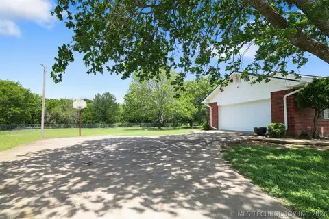 Exterior - 5181 State Road 70 E, Durant, OK 74701 photo 4 of 7