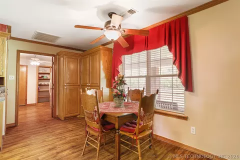 Dining - 5181 State Road 70 E, Durant, OK 74701 photo 3 of 3