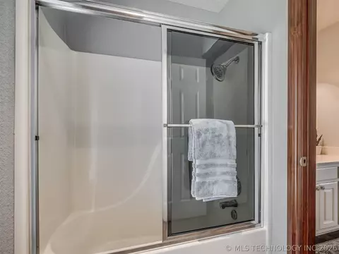 Bath - 423310 E 1169 Rd, Eufaula, OK 74432 photo 9 of 10