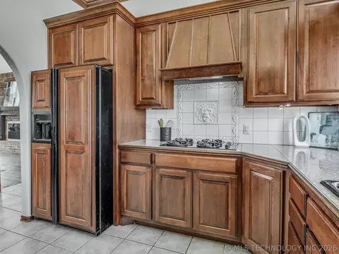 Kitchen - 423310 E 1169 Rd, Eufaula, OK 74432 photo 8 of 11