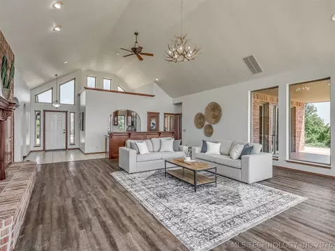 Living - 423310 E 1169 Rd, Eufaula, OK 74432 photo 4 of 5