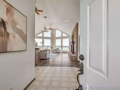 Entry Way - 423310 E 1169 Rd, Eufaula, OK 74432 photo 2 of 3