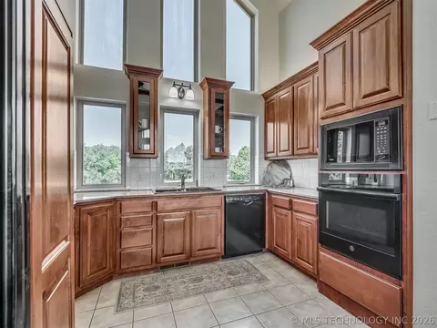 Kitchen - 423310 E 1169 Rd, Eufaula, OK 74432 photo 6 of 11