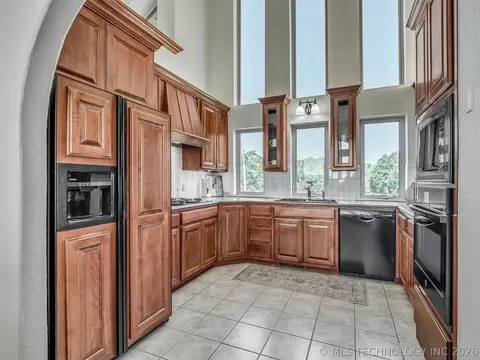 Kitchen - 423310 E 1169 Rd, Eufaula, OK 74432 photo 5 of 11