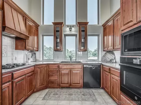 Kitchen - 423310 E 1169 Rd, Eufaula, OK 74432 photo 4 of 11