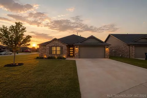 3630 E Cherryhill Ct, Broken Arrow, OK 74014
