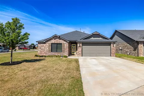 3630 E Cherryhill Ct, Broken Arrow, OK 74014