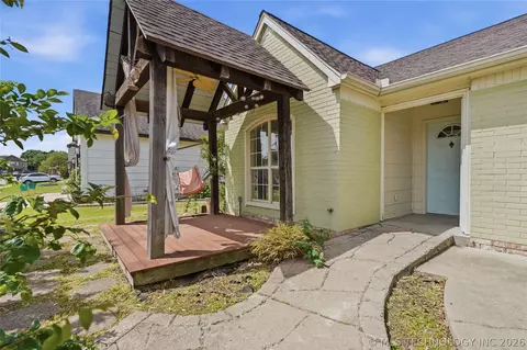 3226 N 2nd Pl, Broken Arrow, OK 74012