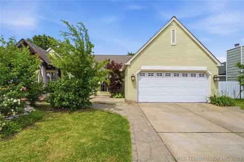 3226 N 2nd Pl, Broken Arrow, OK 74012